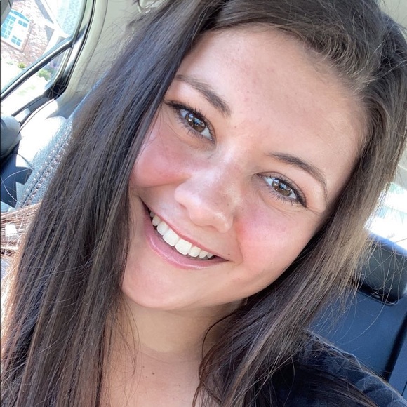 Meet your Posher, Whitney - Picture 1 of 1